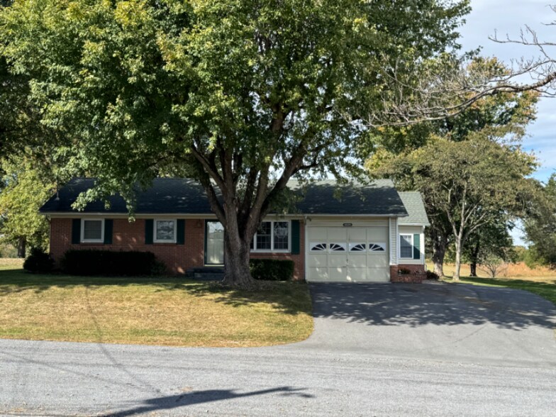 Primary Photo - 105 West St