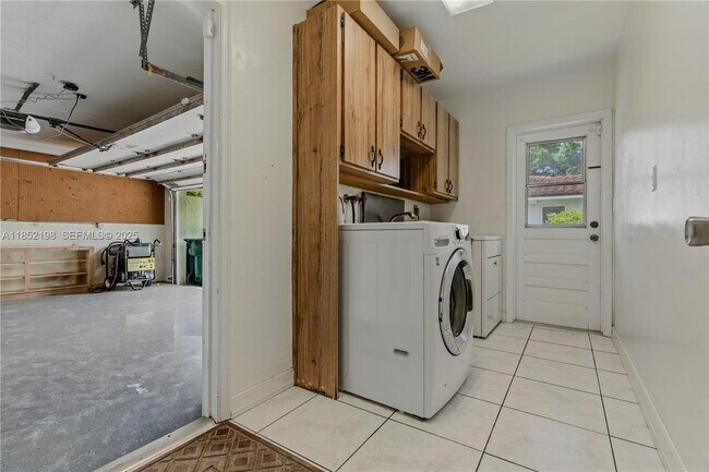 Building Photo - 17900 SW 77th Ave