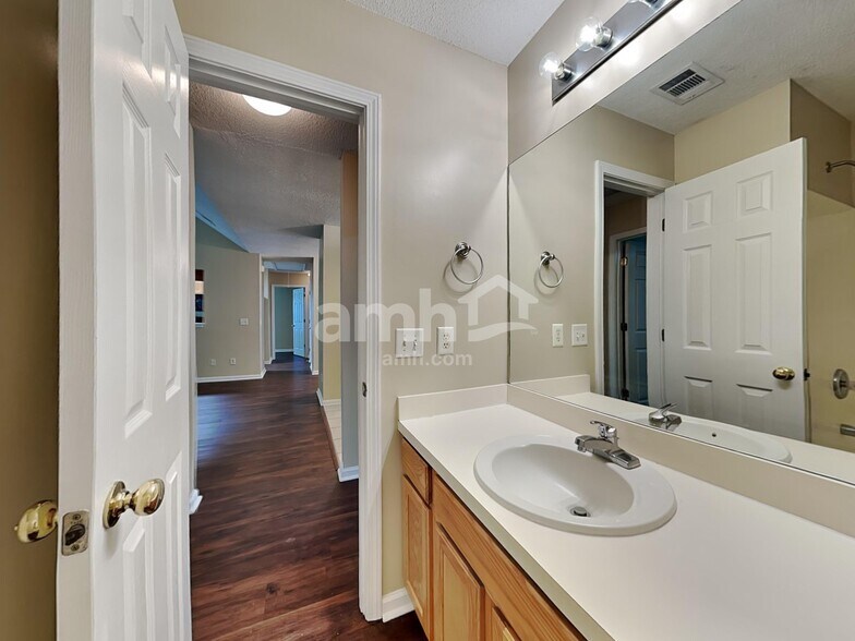 Building Photo - 388 Shady Oak Cir