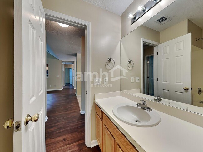 Building Photo - 388 Shady Oak Cir