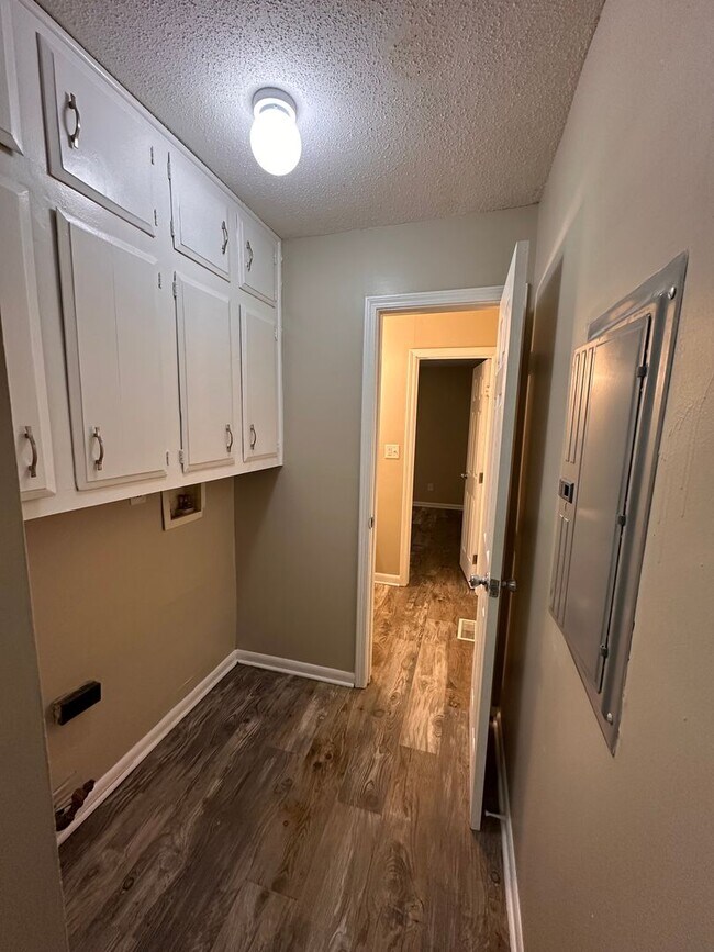 Building Photo - 9630 Downes Ct
