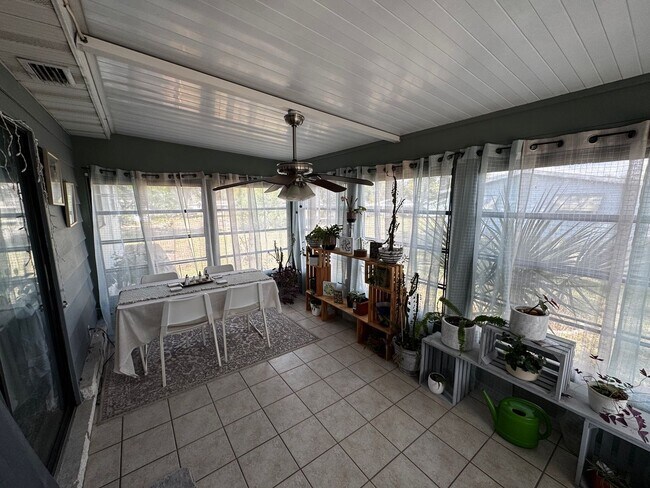 Building Photo - Charming Ocala Retreat in Peaceful 55+ Community – Move-In Ready!