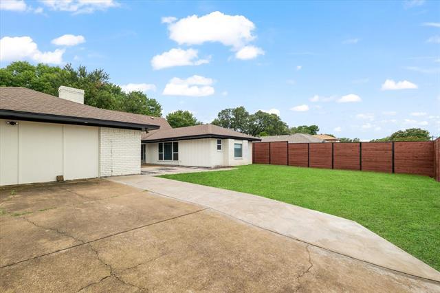 Building Photo - 2833 Meadowbrook Dr