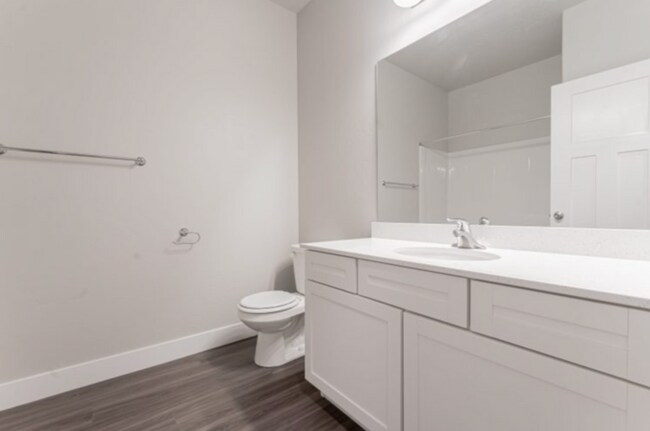 Building Photo - Prime Location Condo