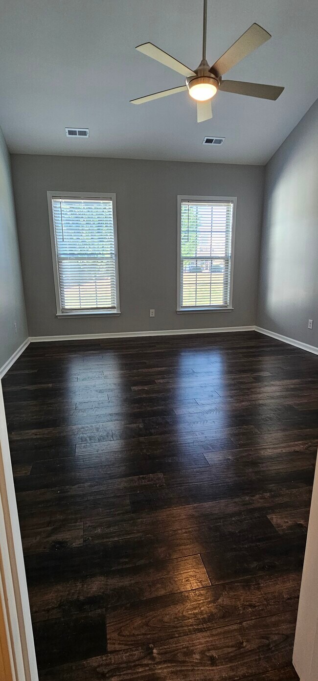 Building Photo - 1044 Crest Oak Ln