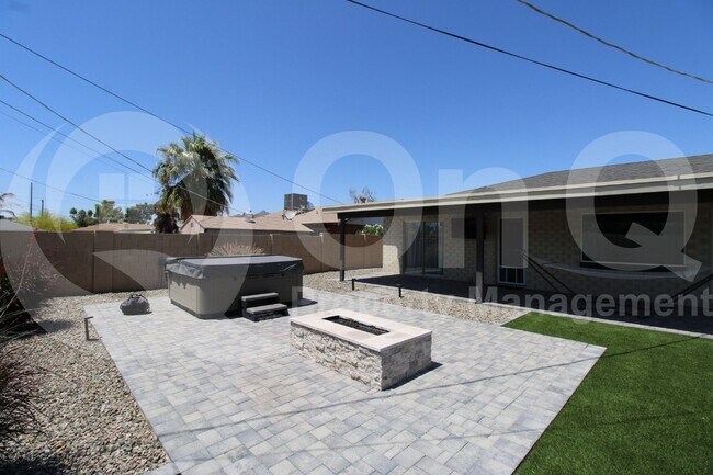 Building Photo - 8033 E Weldon Ave