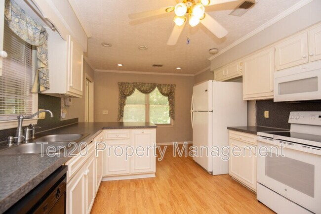 Building Photo - 1430 Lokey Dr