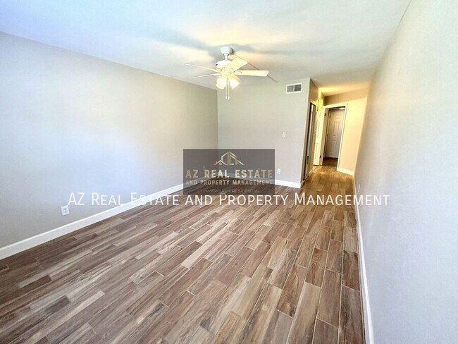 Building Photo - 3825 E Camelback Rd