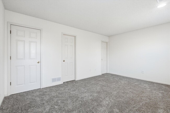 Building Photo - 417 N Village Cir