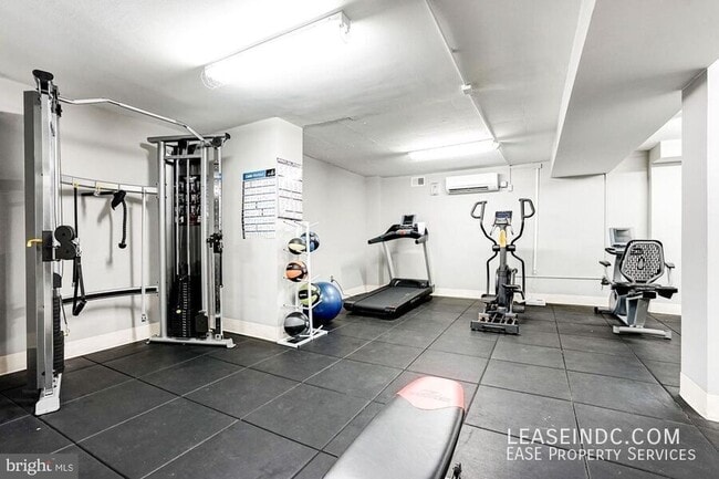 Building Photo - 4000 Tunlaw Rd NW