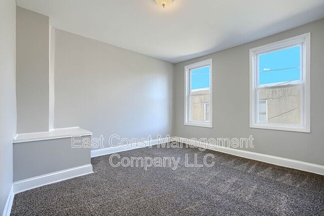 Building Photo - 1530 N Rosedale St