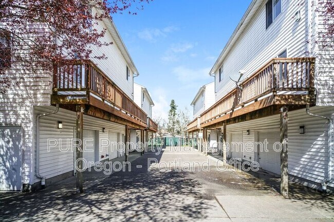 Building Photo - 12247 SE Steele St