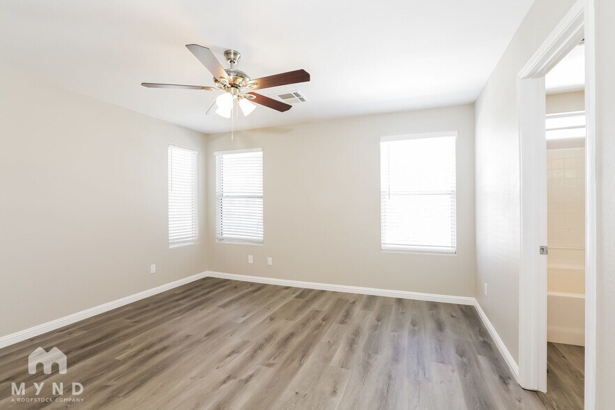Building Photo - 6241 Barton Manor St
