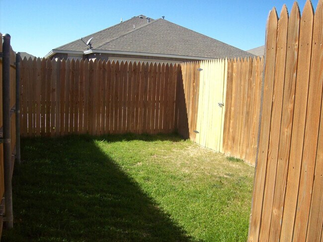 Building Photo - 803 N Bangor Ave