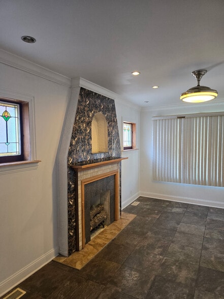 Building Photo - 9225 S Marshfield Ave