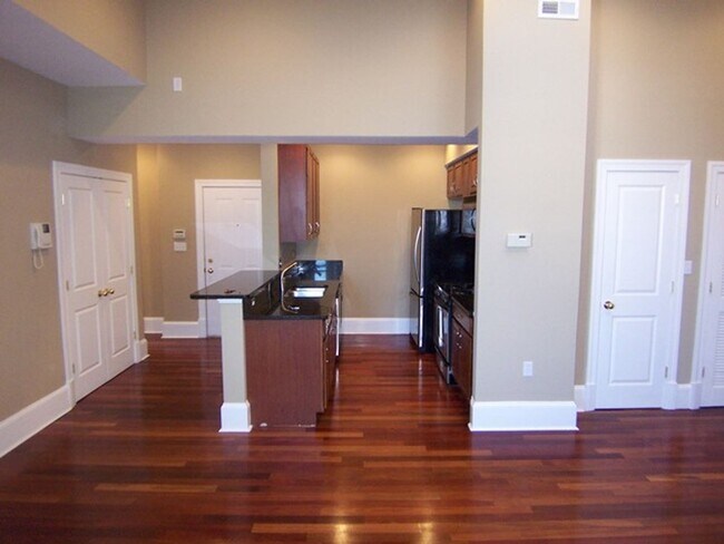 Building Photo - Be Majestic at the Majestic Condominiums! ...