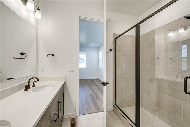 Building Photo - Stylish New Star Home with Resort-Style Perks
