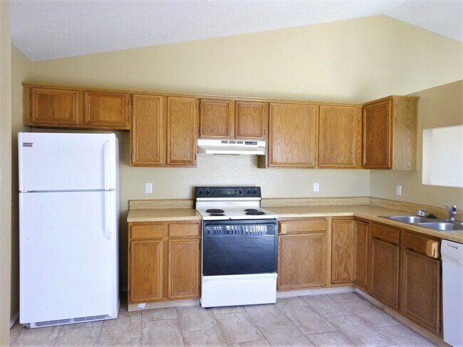Building Photo - Affordable, move in ready home!