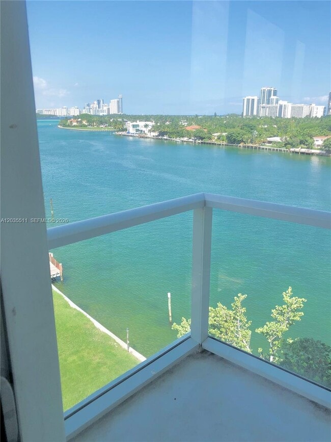 Building Photo - 9901 E Bay Harbor Dr