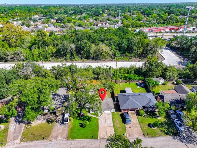 Building Photo - 10126 Pine Moss Dr