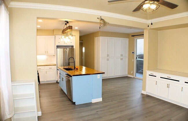 Building Photo - Stunning Temecula Home with Full Solar and...