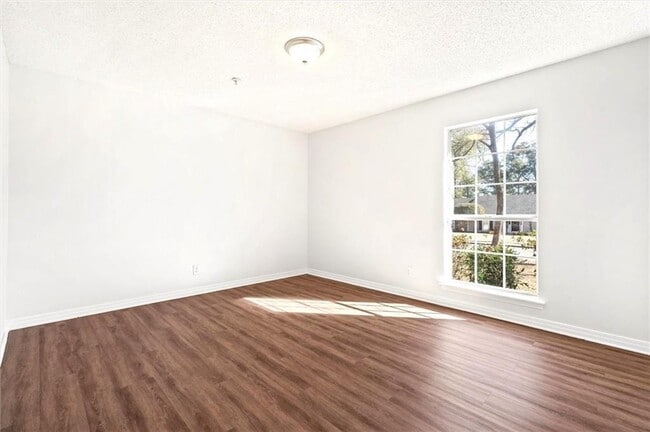 Building Photo - 1240 Lynchburg Ct