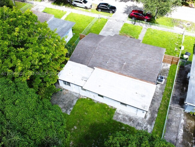 Building Photo - 760 NW 126th St