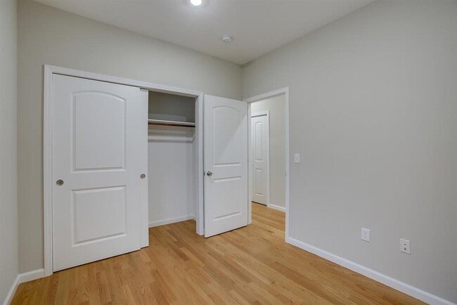 Building Photo - 16 Grant Ave