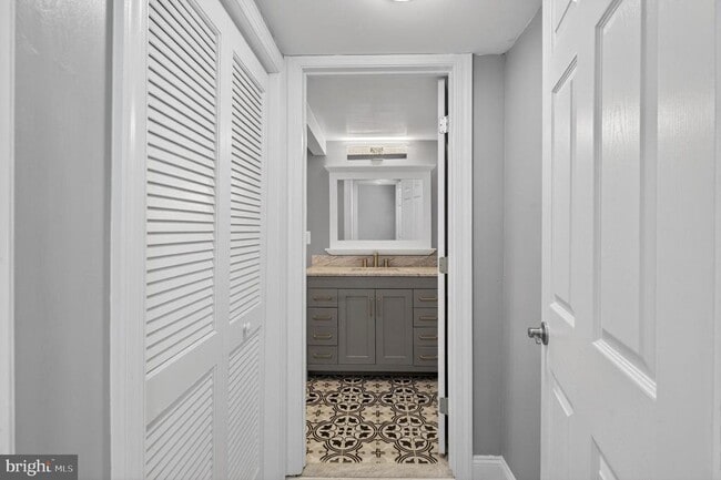 Building Photo - 505 69th St