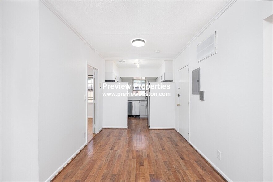 Building Photo - 248 Kelton St