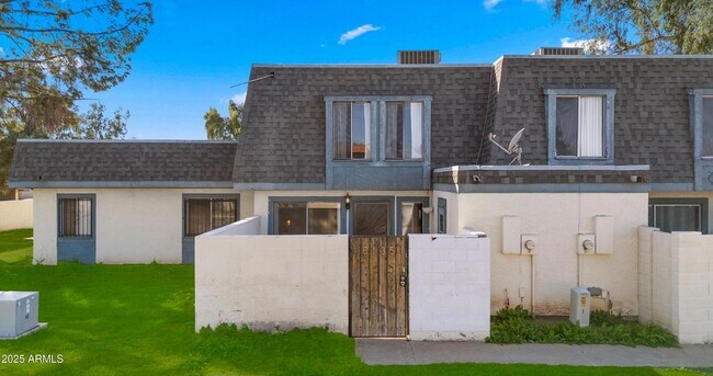 Building Photo - 8135 N 32nd Dr