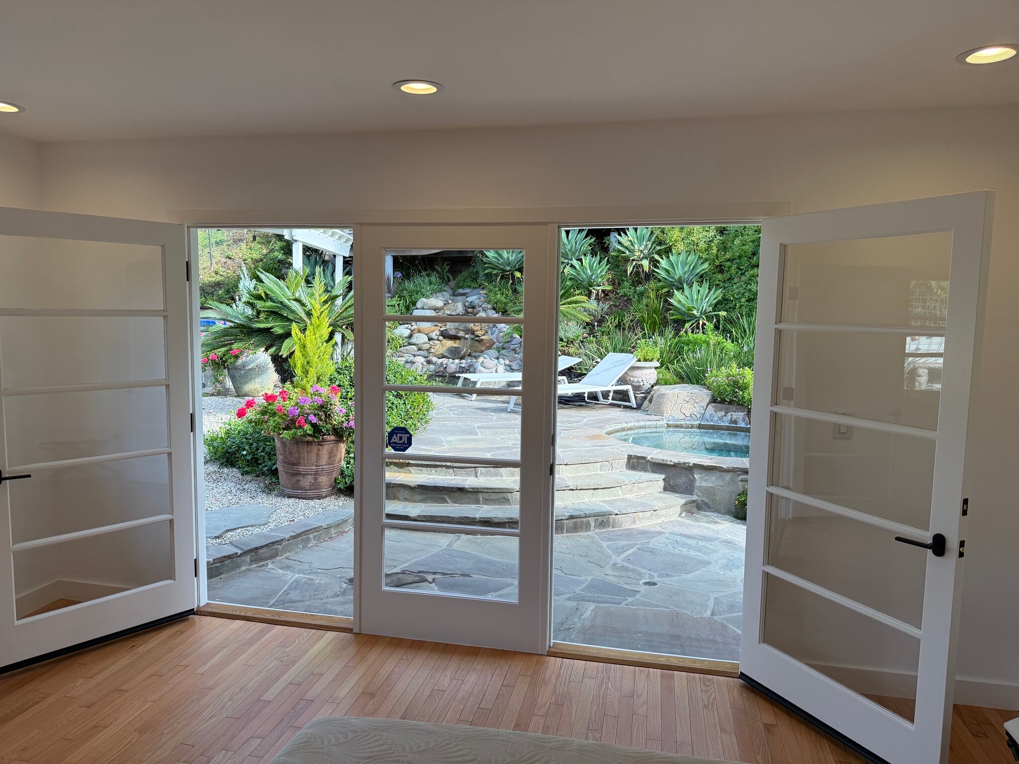Building Photo - 341 Surfview Dr