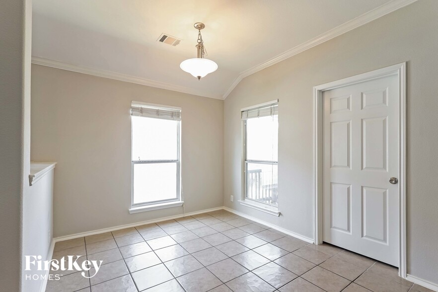 Building Photo - 315 Willow Grove Dr