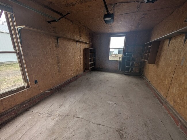 Building Photo - 2031 Blue Dr