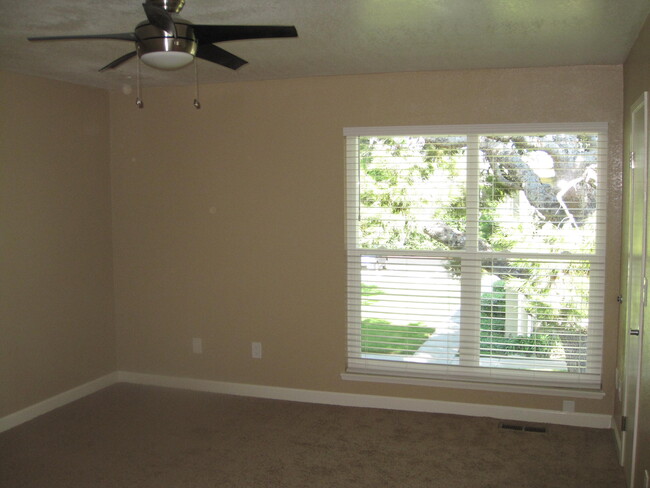 MASTER BEDROOM - 10071 San Juan Ct