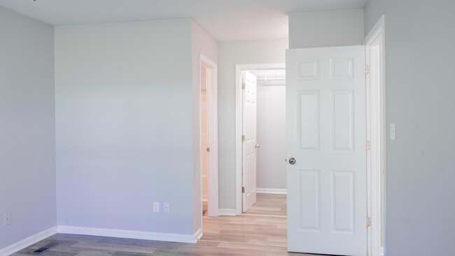 Building Photo - 4520 Ventura Dr