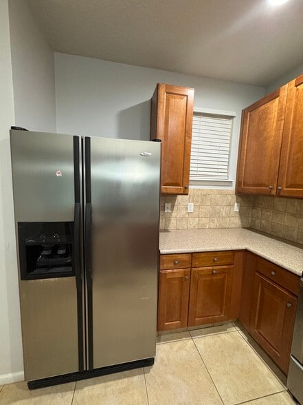 Building Photo - 2391 White Sands Dr