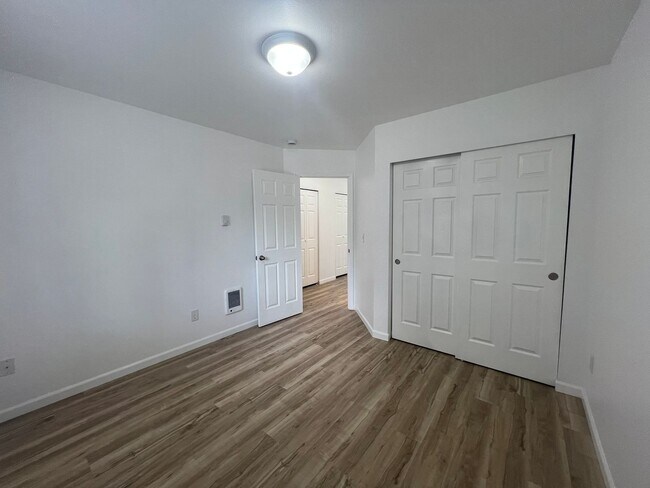 Building Photo - Rent Reduction; MOVE IN SPECIAL; Remodeled...