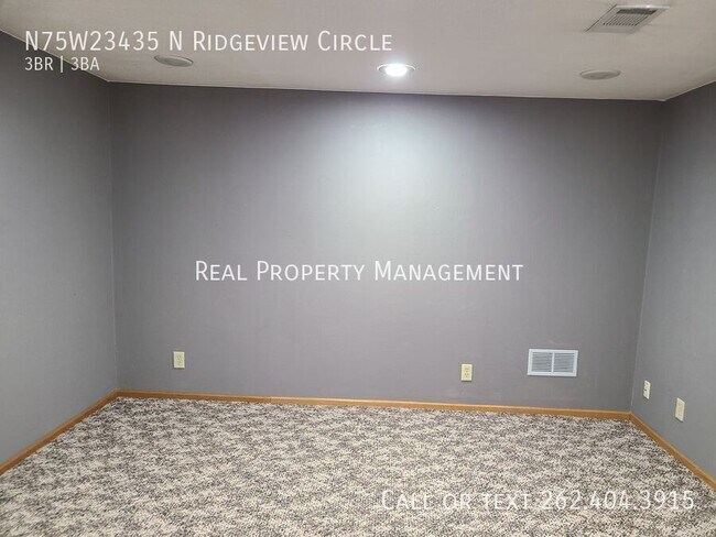 Building Photo - N75W23435 N Ridgeview Cir