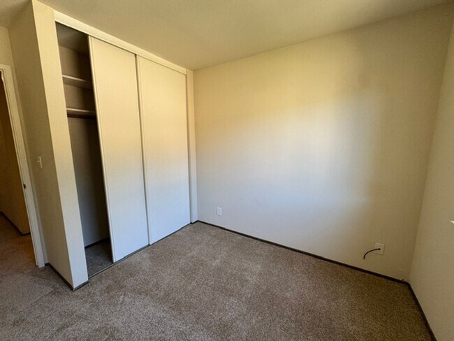 Building Photo - 2 story townhome with attached garage & no shared walls! Move in ready!