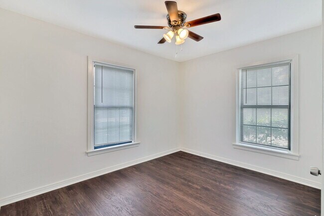 Building Photo - 8726 Eldon Dr