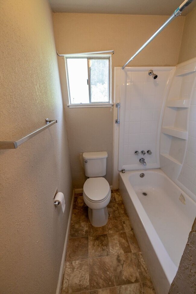 Building Photo - 2112 Tenth St