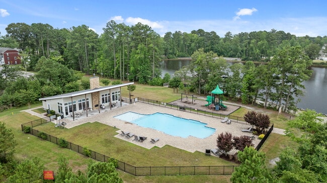 Building Photo - 1732 Defiance Dr