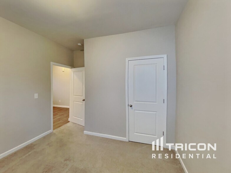 Building Photo - 652 Rose Mallow Dr