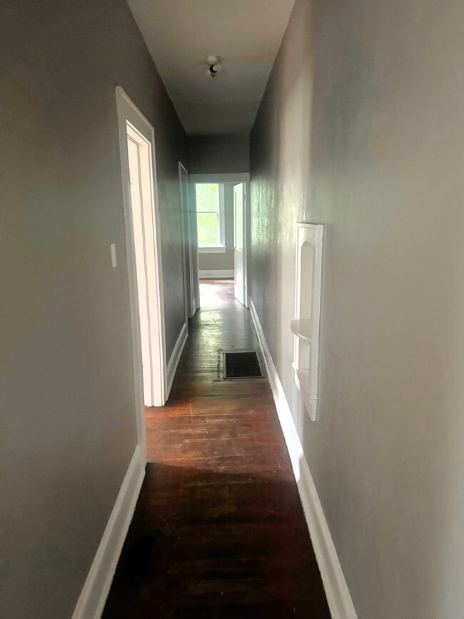 Building Photo - 614 Goodwin Ave