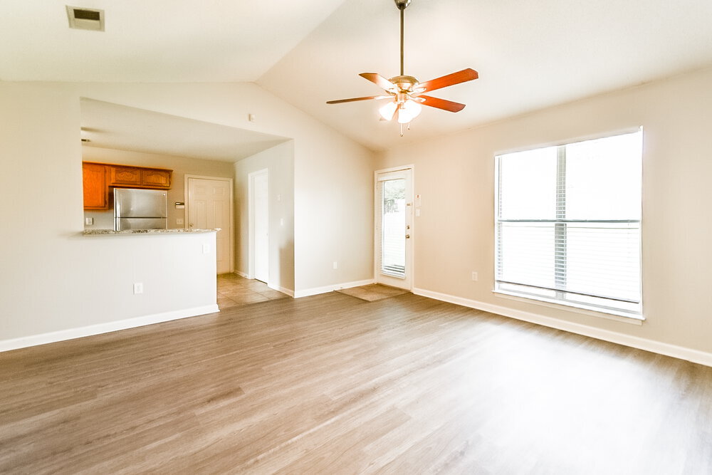 Building Photo - 7845 Sarah Ann Dr S