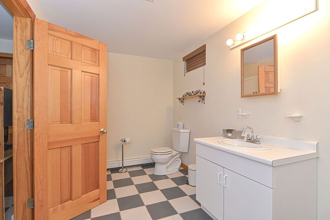 Building Photo - Winter Rental: Wingaerchic (Dog-friendly!)