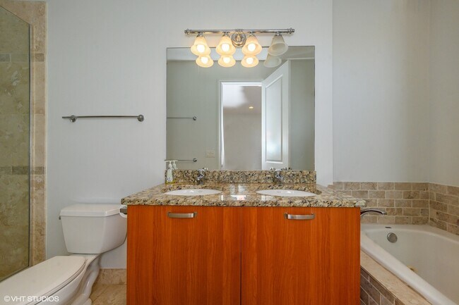 Building Photo - 4012 S Indiana Ave