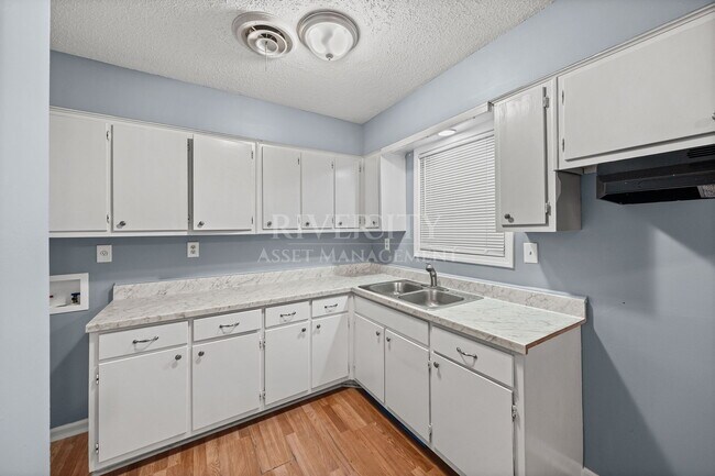 Building Photo - 277 Honduras Dr