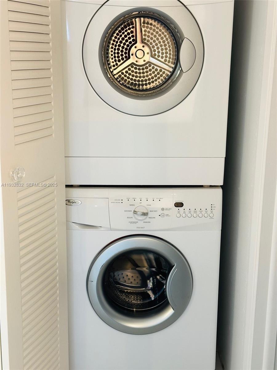 Building Photo - 19101 NE 36th Ct